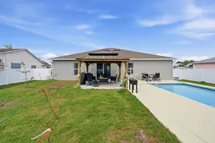 684 SE Crescent Ave, Port Saint Lucie, FL 34984 - Photo 5