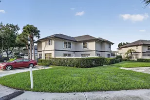 11 Amherst Ct, Royal Palm Beach, FL 33411 - Photo 1