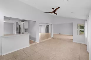 925 Foxpointe Cir, Delray Beach, FL 33445 - Photo 7