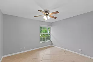925 Foxpointe Cir, Delray Beach, FL 33445 - Photo 15