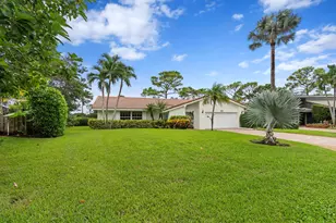 925 Foxpointe Cir, Delray Beach, FL 33445 - Photo 21