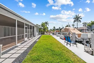 300 SE 10th St, Pompano Beach, FL 33060 - Photo 27