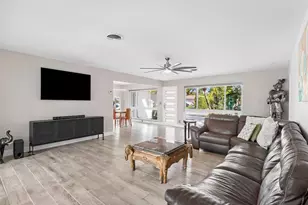 300 SE 10th St, Pompano Beach, FL 33060 - Photo 7
