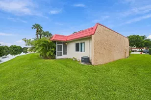 193 Lake Evelyn Dr, West Palm Beach, FL 33411 - Photo 23