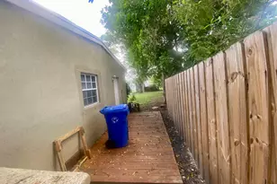 1036 NW 11th Pl, Fort Lauderdale, FL 33311 - Photo 3