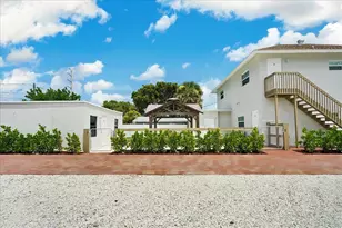 305 Cypress Dr, Lake Park, FL 33403 - Photo 11