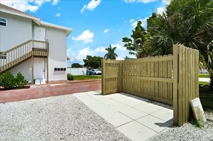 305 Cypress Dr, Lake Park, FL 33403 - Photo 7
