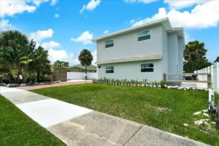 305 Cypress Dr, Lake Park, FL 33403 - Photo 3