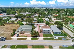 305 Cypress Dr, Lake Park, FL 33403 - Photo 35