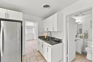 120 Pleasant Pl, Palm Springs, FL 33461 - Photo 15