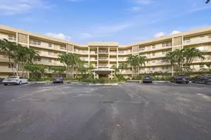 800 Cypress Grove Dr, Pompano Beach, FL 33069 - Photo 3