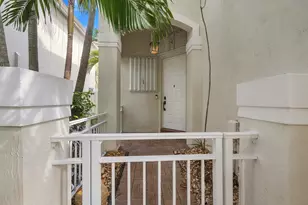 1115 Papaya St, Hollywood, FL 33019 - Photo 5