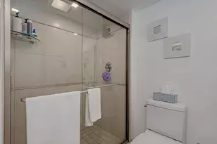 3475 N Country Club Dr, Aventura, FL 33180 - Photo 17