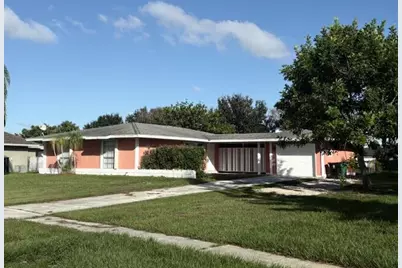 357 NE Camelot Drive, Port Saint Lucie, FL 34983 - Photo 3