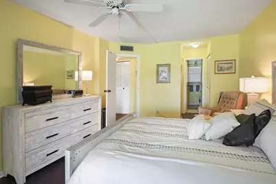 3755 Via Poinciana #402, Lake Worth, FL 33467 - Photo 13