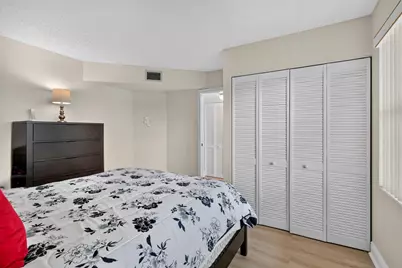 3871 Via Poinciana #407, Lake Worth, FL 33467 - Photo 5
