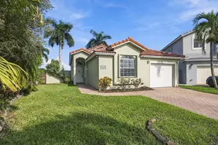 10627 NW 7th St, Pembroke Pines, FL 33026 - Photo 1
