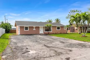 816 NE 22nd St, Belle Glade, FL 33430 - Photo 1