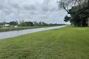 3013 N Oakland Forest Dr, Oakland Park, FL 33309 - Photo 5