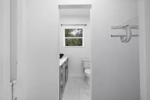 28 NE 165th St, Miami, FL 33162 - Photo 9