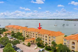 32 Harbour Isle Dr W, Fort Pierce, FL 34949 - Photo 1