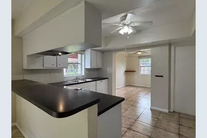 8306 NW 74th Terrace, Tamarac, FL 33321 - Photo 5