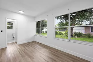 28 NE 165th St, Miami, FL 33162 - Photo 15