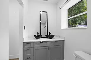 28 NE 165th St, Miami, FL 33162 - Photo 13