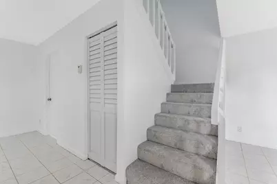 124 Lake Arbor Drive, Palm Springs, FL 33461 - Photo 9