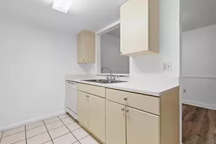 12658 Kenwood Ln, Fort Myers, FL 33907 - Photo 9