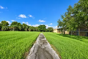 1509 Meadows Cir W, Boynton Beach, FL 33436 - Photo 15