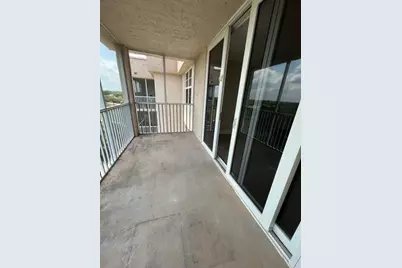 250 Jacaranda Drive #810, Plantation, FL 33324 - Photo 3