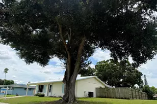 142 NE Bracken Rd, Port Saint Lucie, FL 34983 - Photo 1