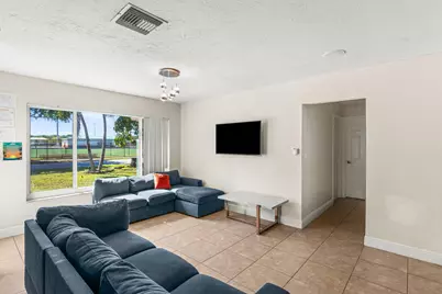1121 N 66th Terrace, Hollywood, FL 33024 - Photo 9