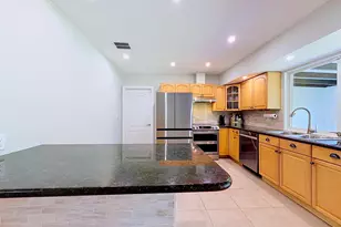 2621 NE 51st Ct, Lighthouse Point, FL 33064 - Photo 3