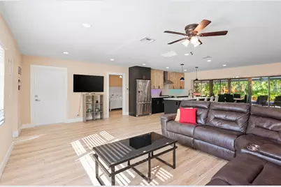 6880 Kingston Drive, Lake Worth, FL 33462 - Photo 3