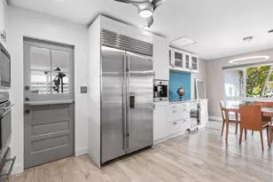 300 SE 10th St, Pompano Beach, FL 33060 - Photo 13
