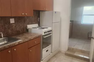 7800 SW 9th St, North Lauderdale, FL 33068 - Photo 5