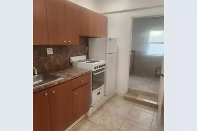 7800 SW 9th Street, North Lauderdale, FL 33068 - Photo 5