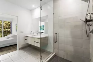 2477 NE 135th St, North Miami, FL 33181 - Photo 21