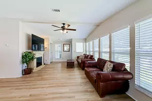 910 Orchid St, Lady Lake, FL 32159 - Photo 5