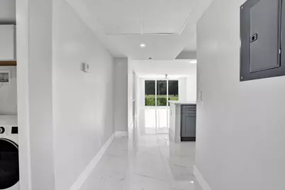 575 Oaks Lane #104, Pompano Beach, FL 33069 - Photo 3