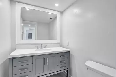 575 Oaks Lane #104, Pompano Beach, FL 33069 - Photo 5