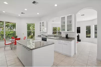 7248 NW 108th Avenue, Parkland, FL 33076 - Photo 9