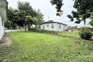 1421 NW Avenue D, Belle Glade, FL 33430 - Photo 13