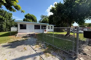 1421 NW Avenue D, Belle Glade, FL 33430 - Photo 1