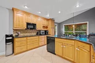 875 NW 83rd Dr, Coral Springs, FL 33071 - Photo 11