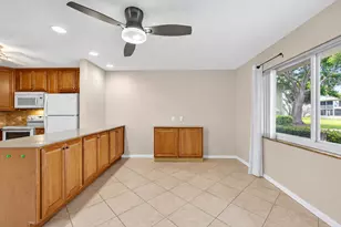 221 Coventry J, West Palm Beach, FL 33417 - Photo 3