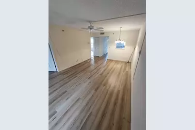4640 Lucerne Lakes Boulevard W #307, Lake Worth, FL 33467 - Photo 3