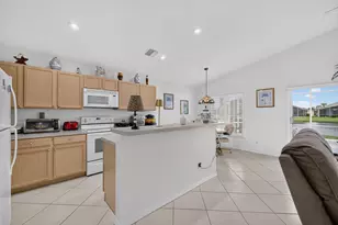 827 NW Greenwich Ct, Port Saint Lucie, FL 34983 - Photo 15